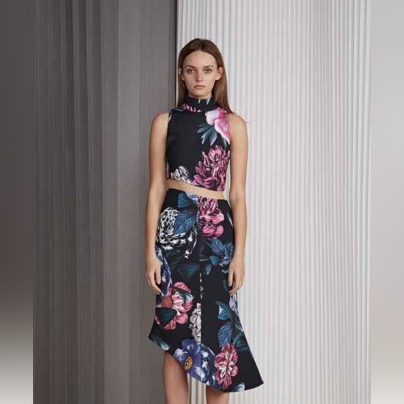 KEEPSAKE the Label Tops - KEEPSAKE the Label Black Floral Crop Top